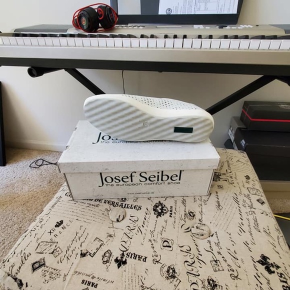 Comfortable Gym Shoes for You!! - Picture 3 of 3